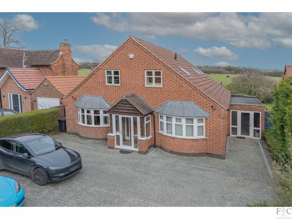 Property photo 1 of 28