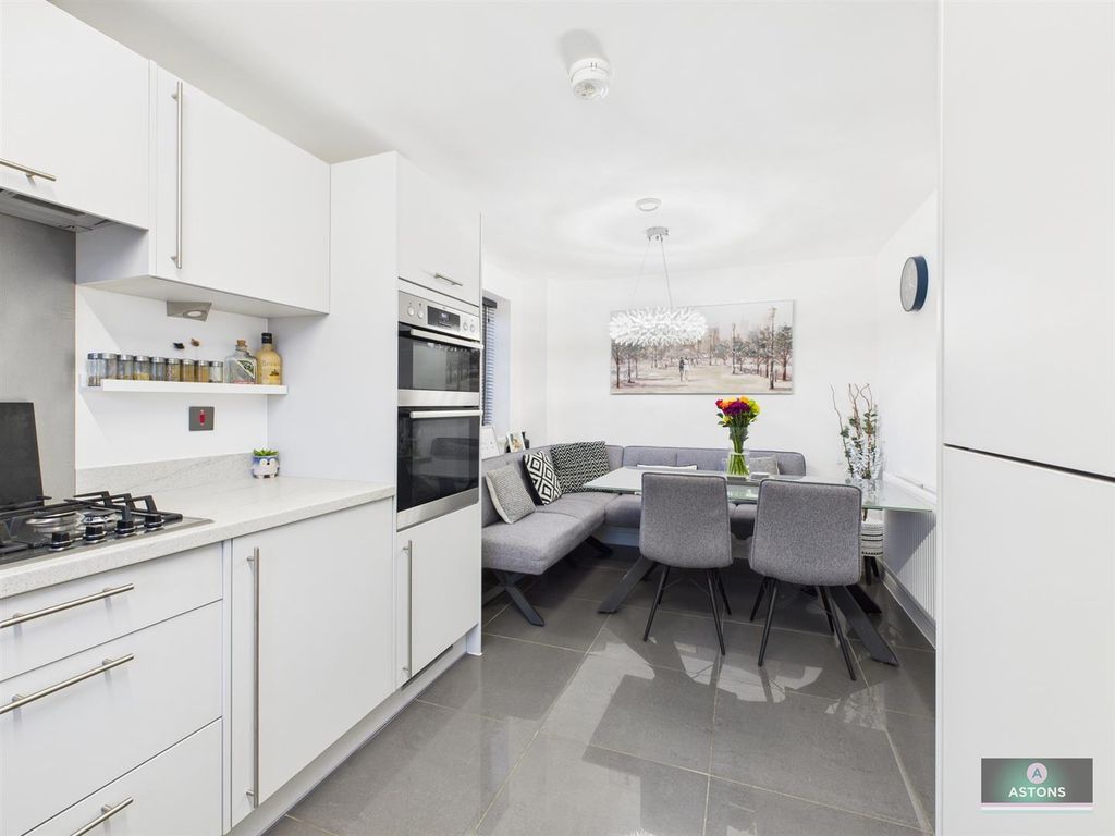 Property photo 3 of 18 Kitchen/Dining Room