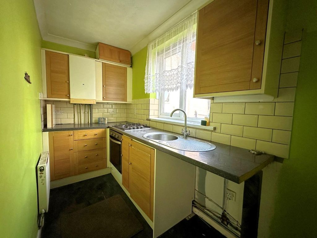 Property photo 3 of 8 Kit.Jpg