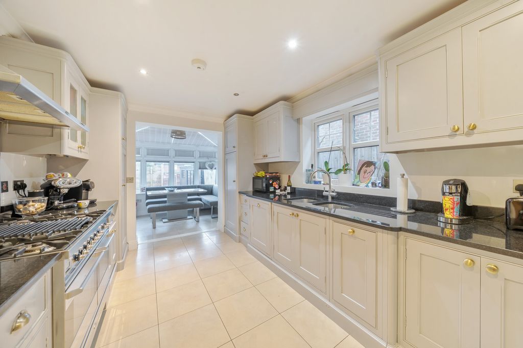 Property photo 2 of 11