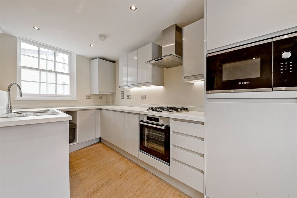 Property photo 2 of 7 Kitchen