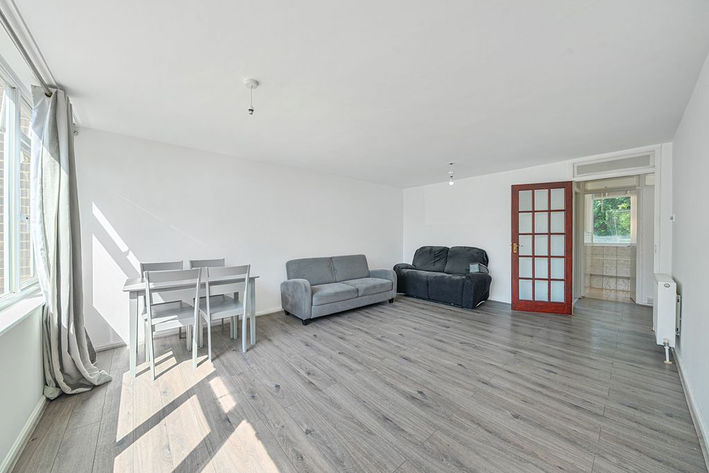 Property photo 2 of 25 1483098-12-6A3Bee...