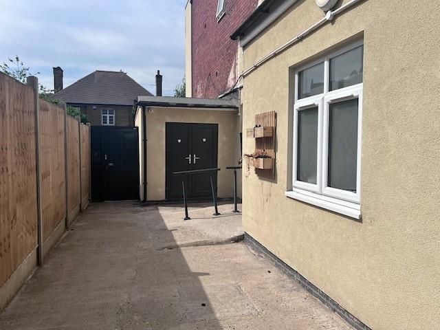 Property photo 2 of 9 Entrance Door.Jpg