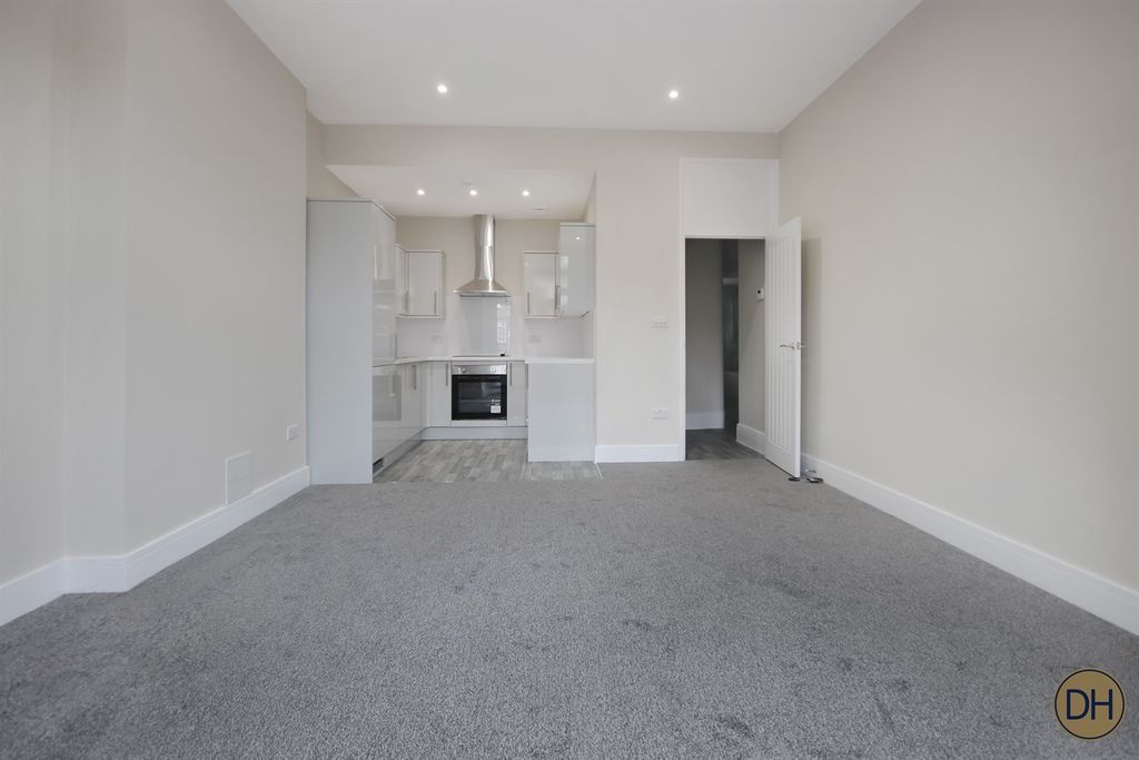 Property photo 3 of 10 Mansfield Road