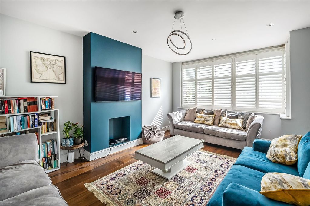 Property photo 3 of 25 30-Prior-Avenue-15.Jpg