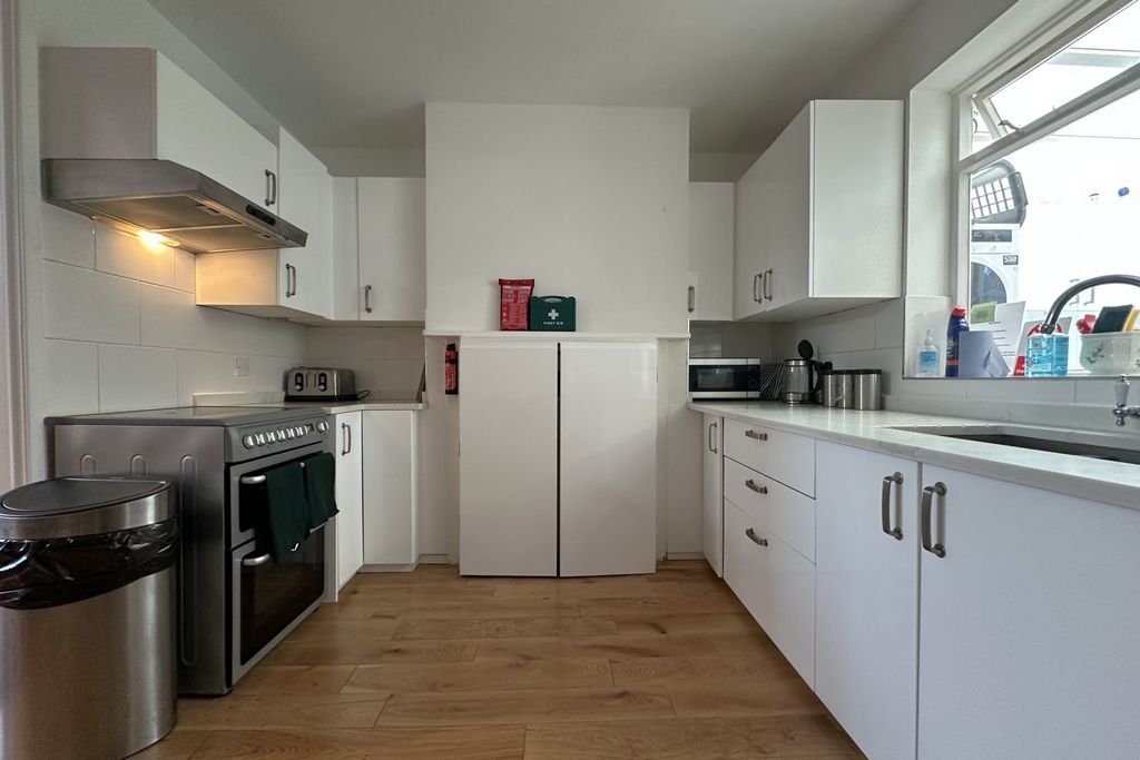 Property photo 3 of 12 Photo 6