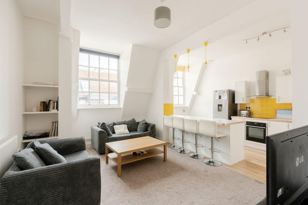 Property photo 1 of 10 Photo 2