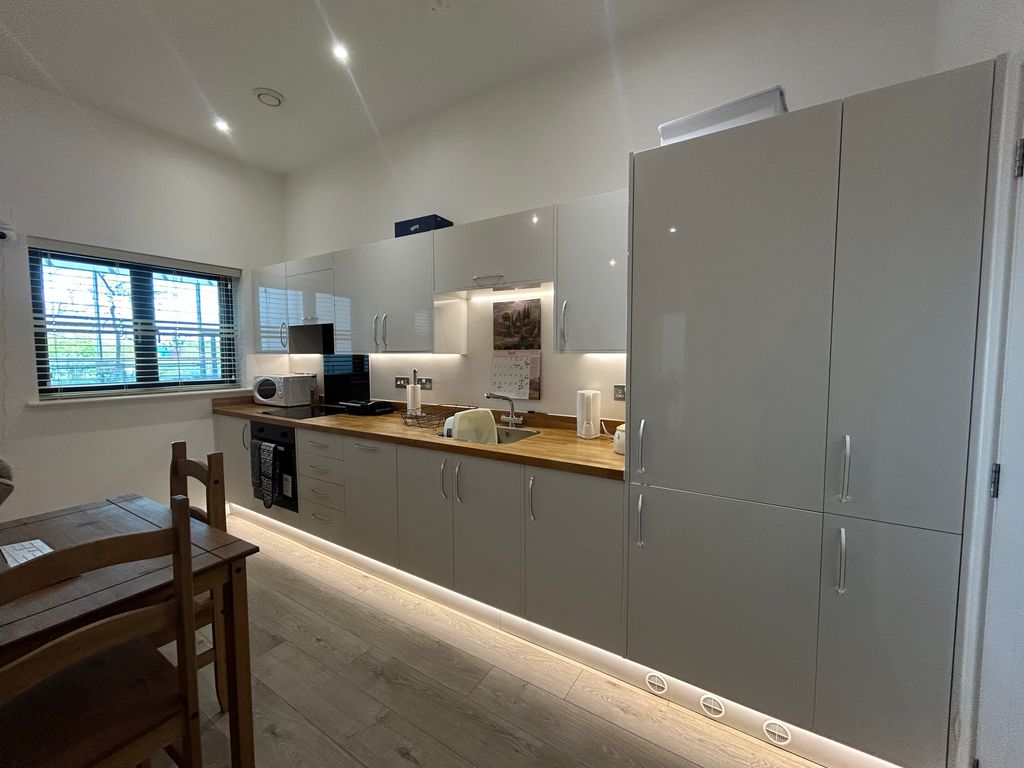 Property photo 3 of 7 Bedroom 1