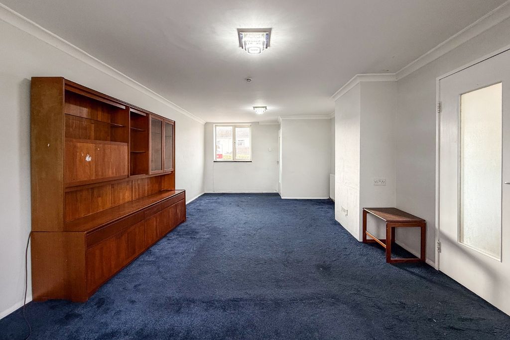 Property photo 3 of 14 4692366