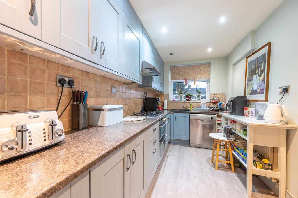Property photo 1 of 21
