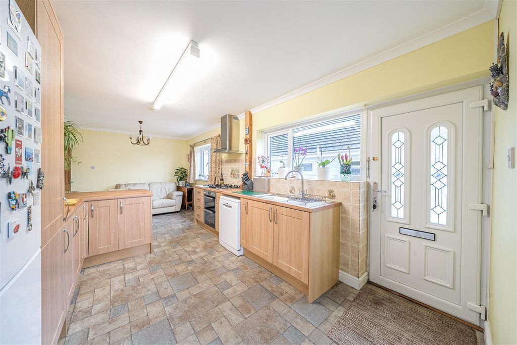 Property photo 3 of 24