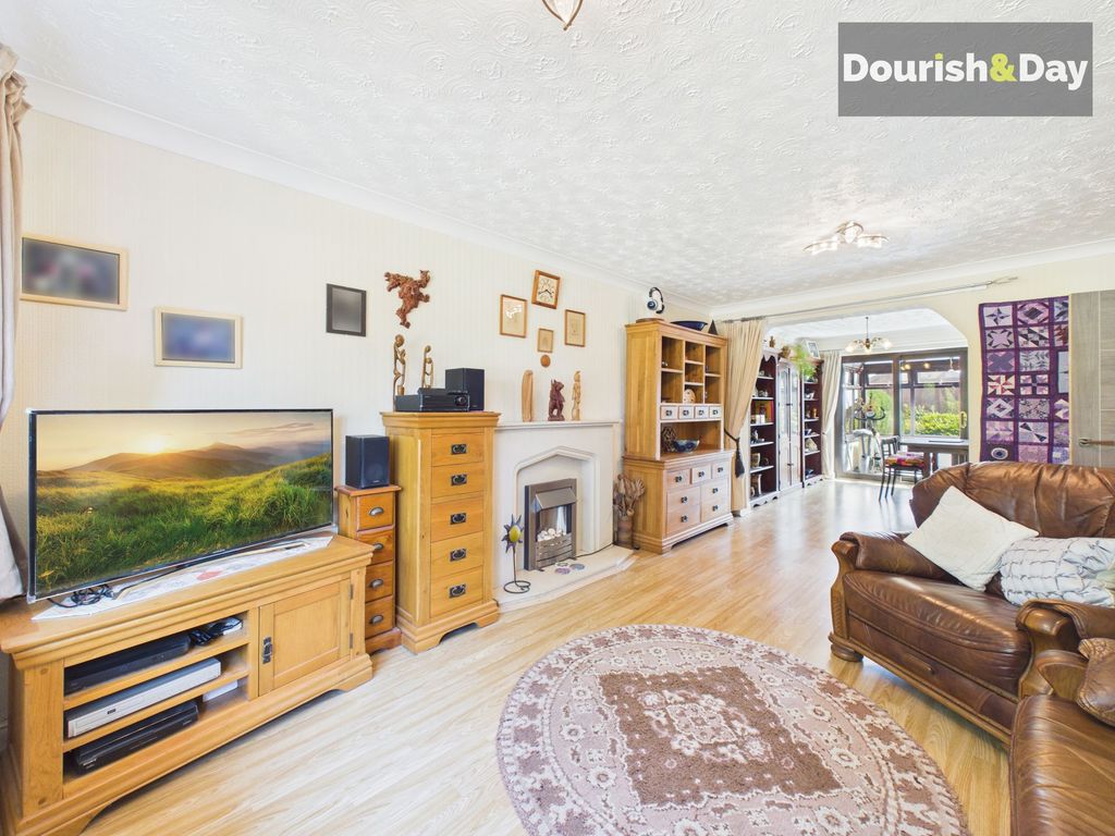 Property photo 2 of 32