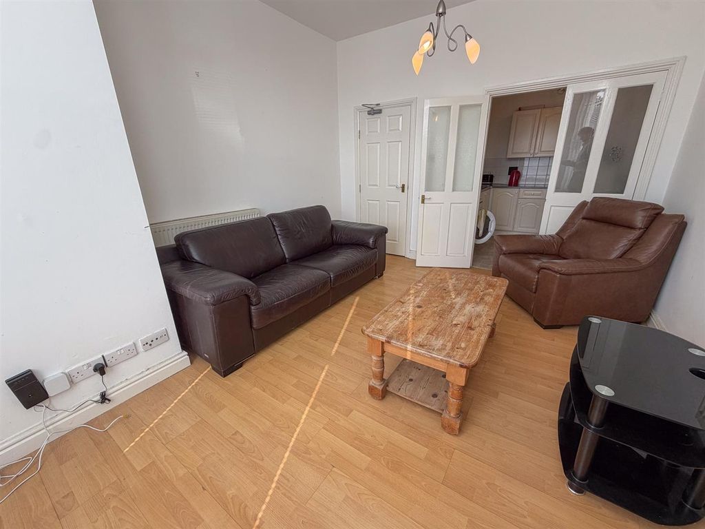 Property photo 3 of 8 1, 9 Belmont Terrace-8.Jpg