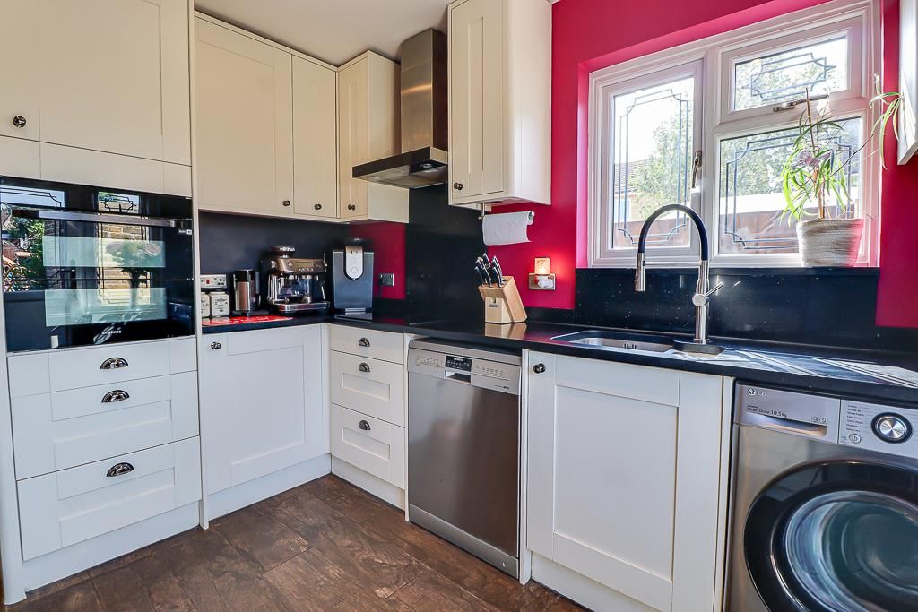 Property photo 3 of 19 Kitchen
