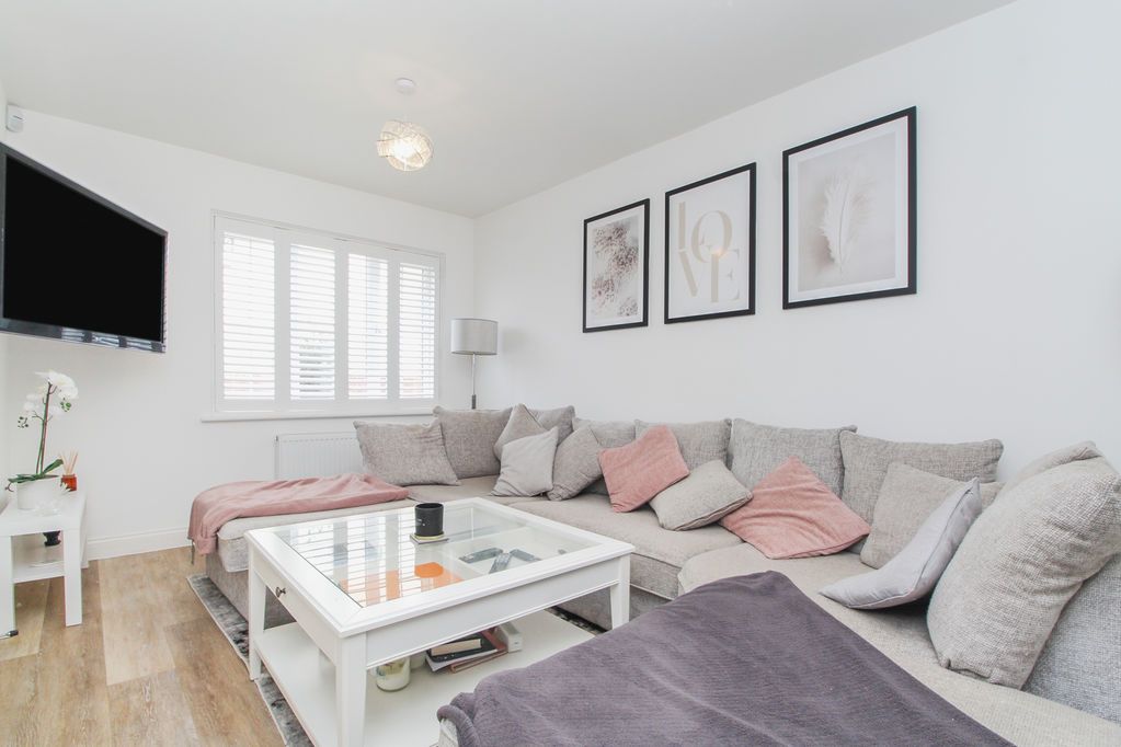 Property photo 2 of 18 Lounge