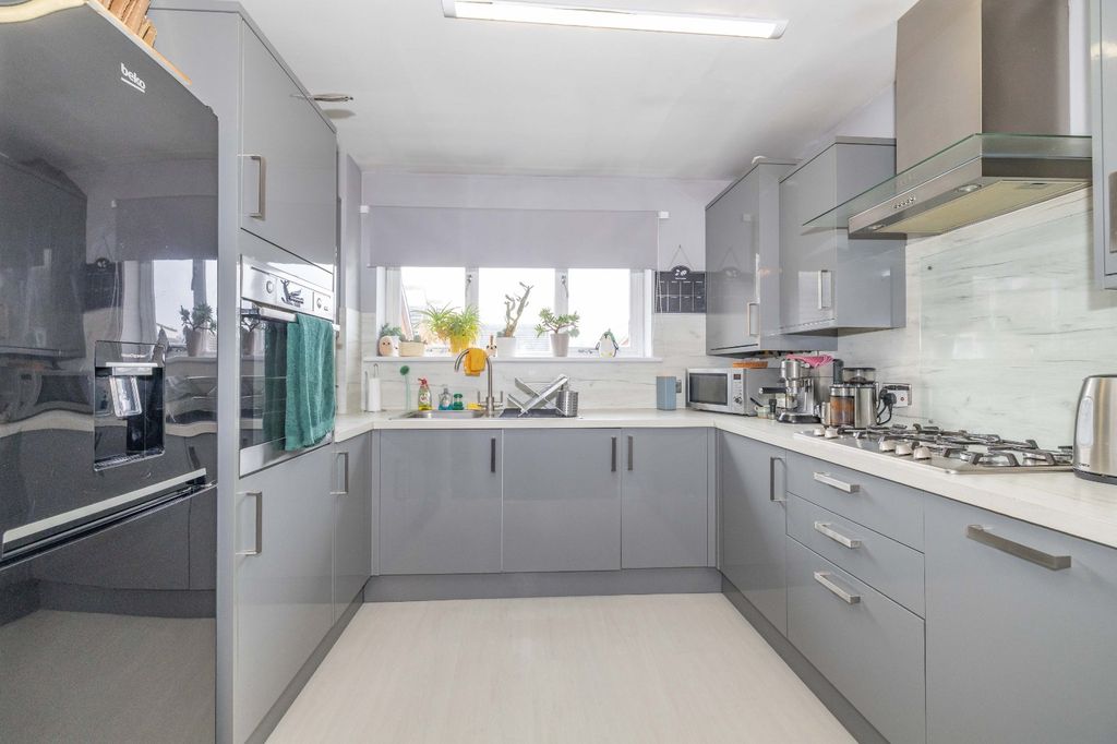 Property photo 3 of 11 Picture 3