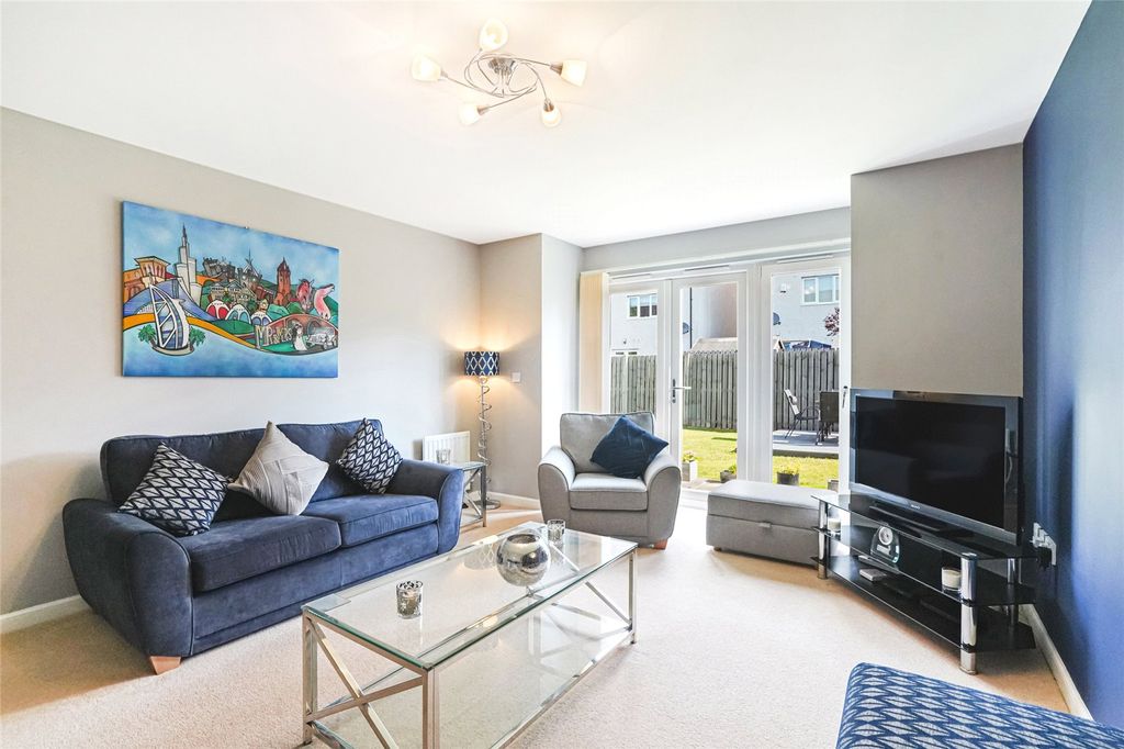 Property photo 2 of 24 Lounge