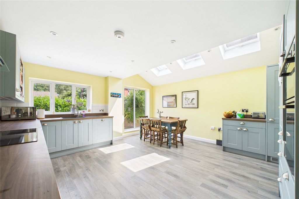 Property photo 2 of 16 Picture No. 29