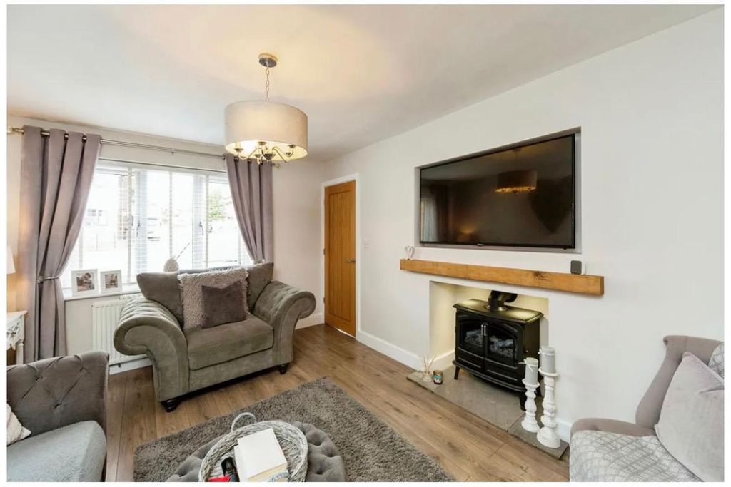 Property photo 3 of 9