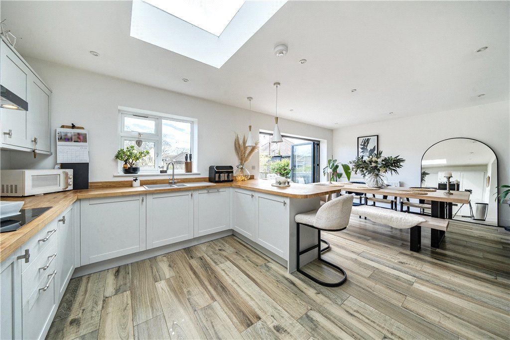 Property photo 2 of 15 Picture No. 12