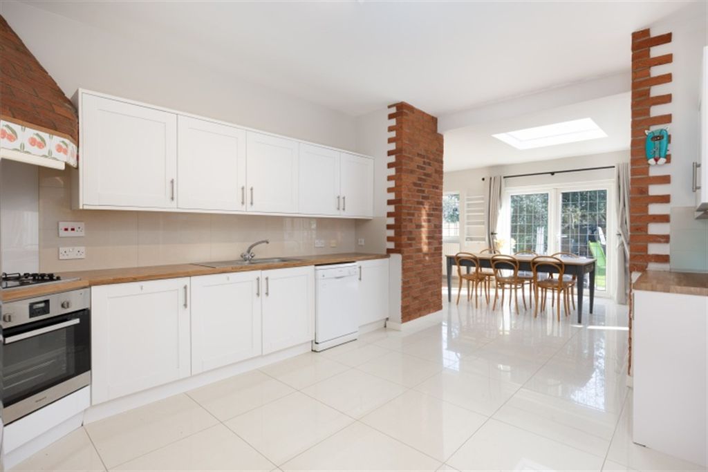 Property photo 2 of 9 Kitchen