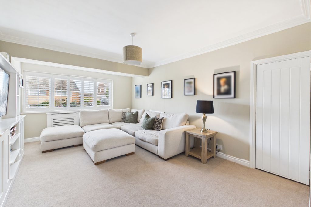 Property photo 3 of 34 Living Room