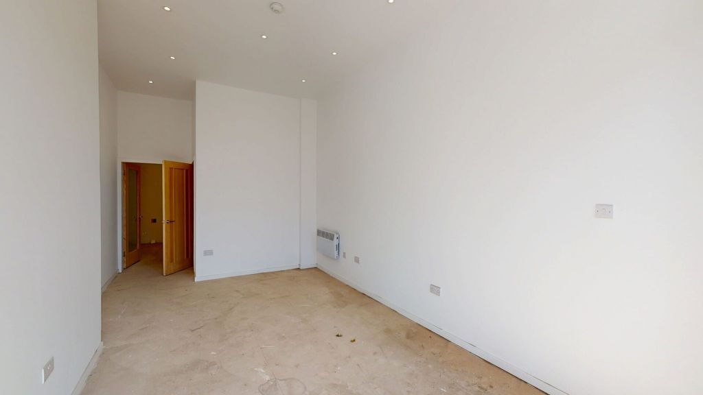 Property photo 3 of 5 Allied-Surveyors-Scotand-Retail-03