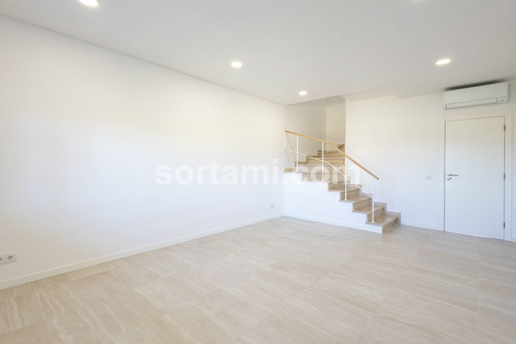 Property photo 2 of 38