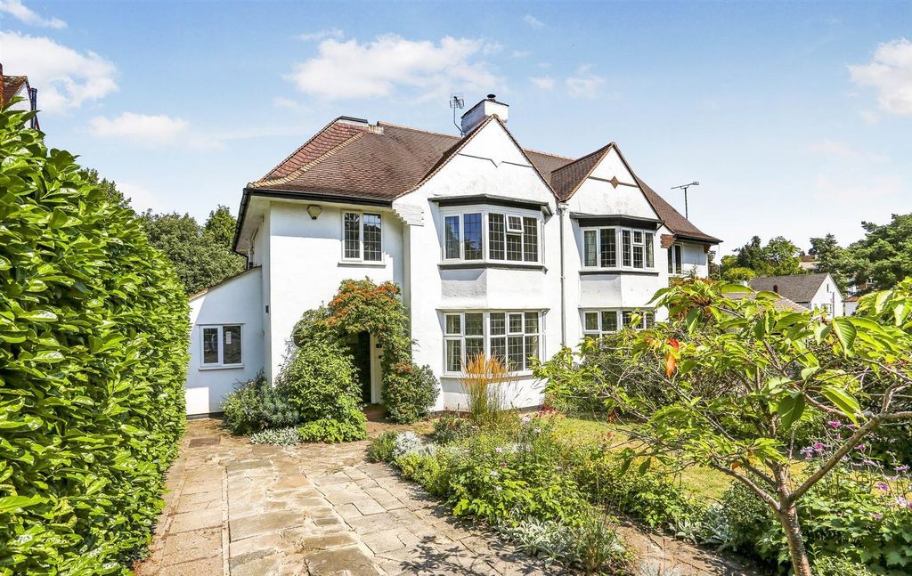 Property photo 1 of 32 Beeches Walk Fs .Jpg