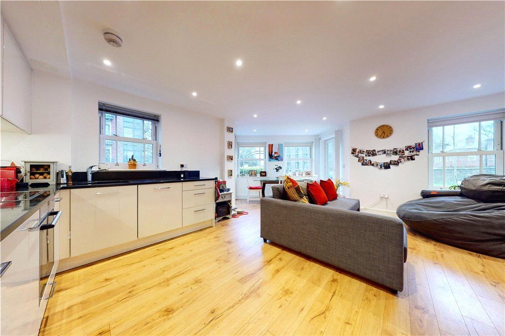 Property photo 2 of 15 Kitchen/Reception