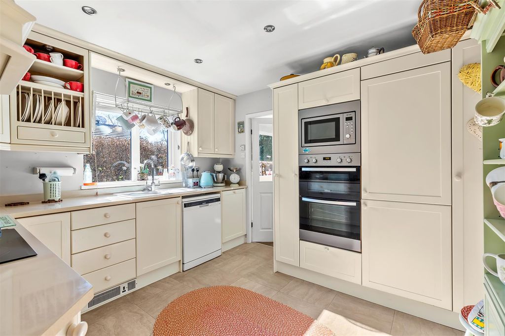 Property photo 3 of 18 Kitchen.Jpg