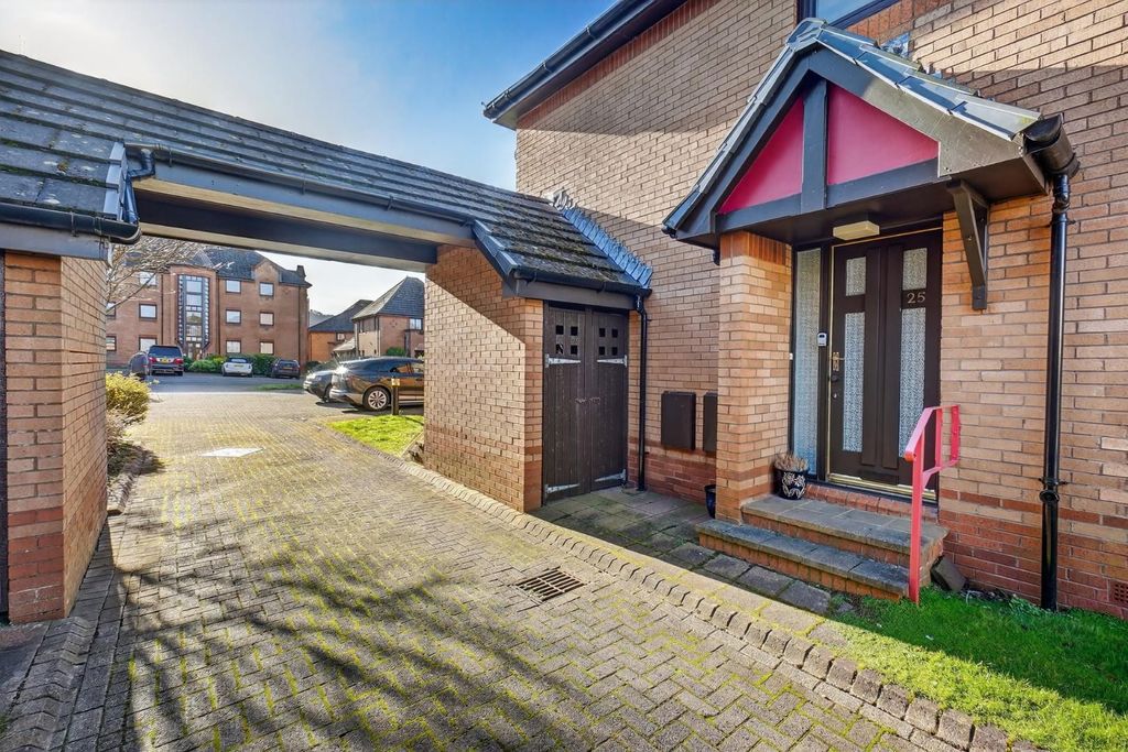 Property photo 2 of 16 3_25 Curlinghall, Largs _066.Jpg