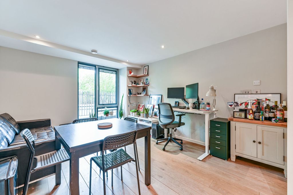 Property photo 2 of 7