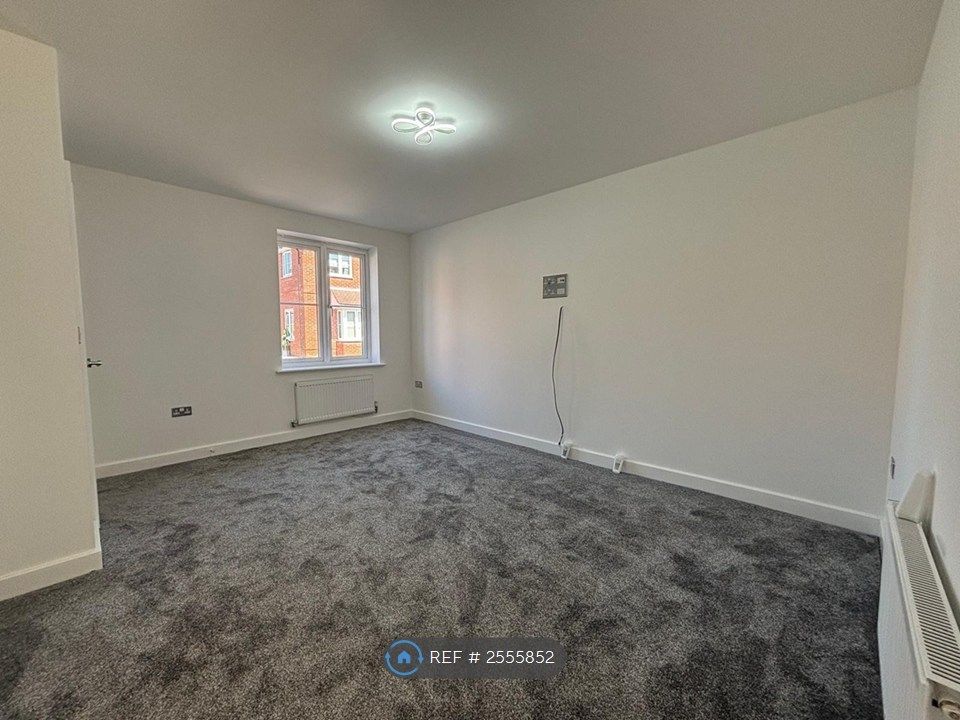 Property photo 3 of 21 Living Room