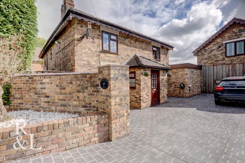 Property photo 1 of 47 Royston&Lund (1).Jpg