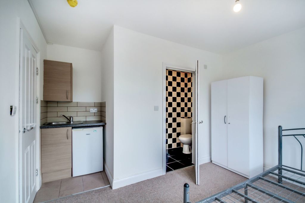 Property photo 2 of 4