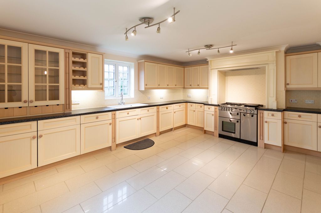 Property photo 1 of 1