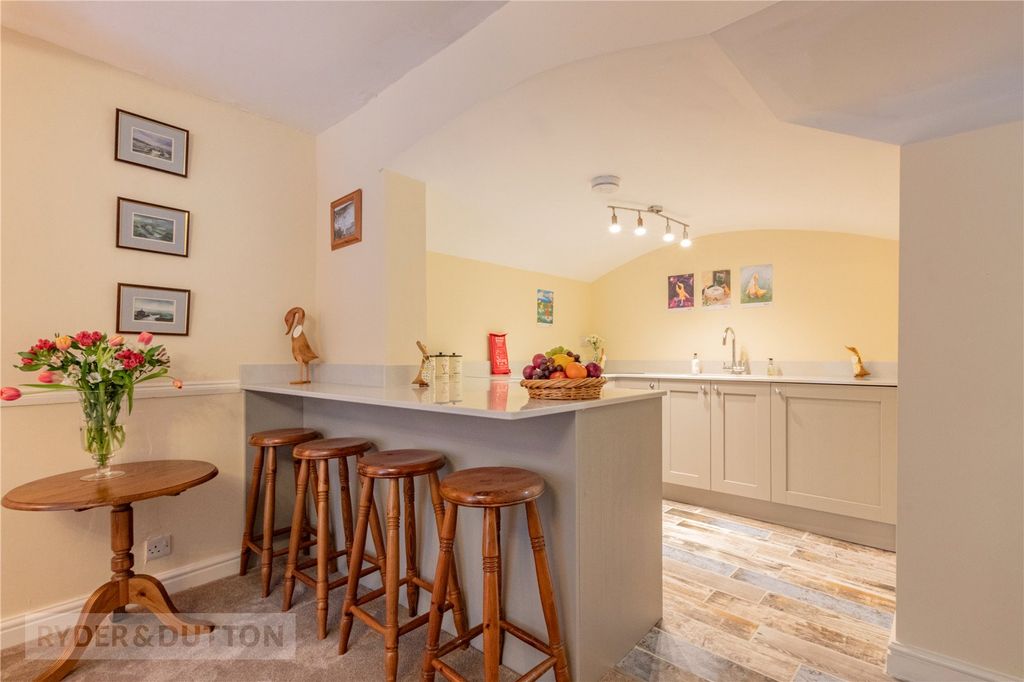 Property photo 3 of 14 Kitchen