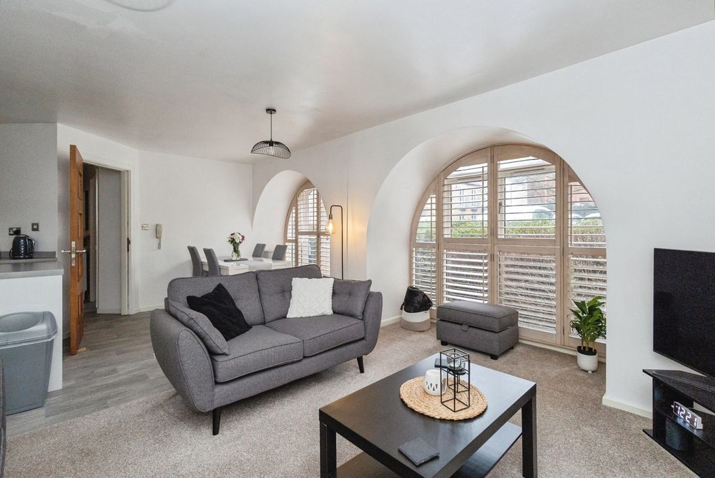 Property photo 3 of 22 Pbox-Img.Jpg