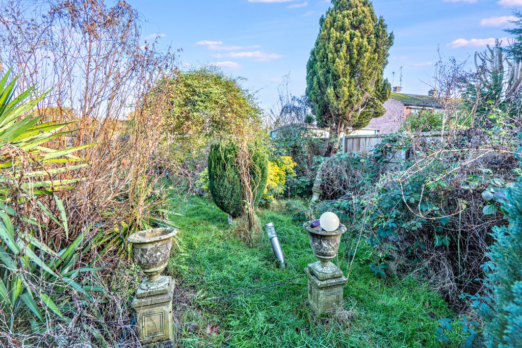 Property photo 3 of 12 24 Rosemary Lane, Blackwater, Camberley, Hampshire, Gu17 0Lt