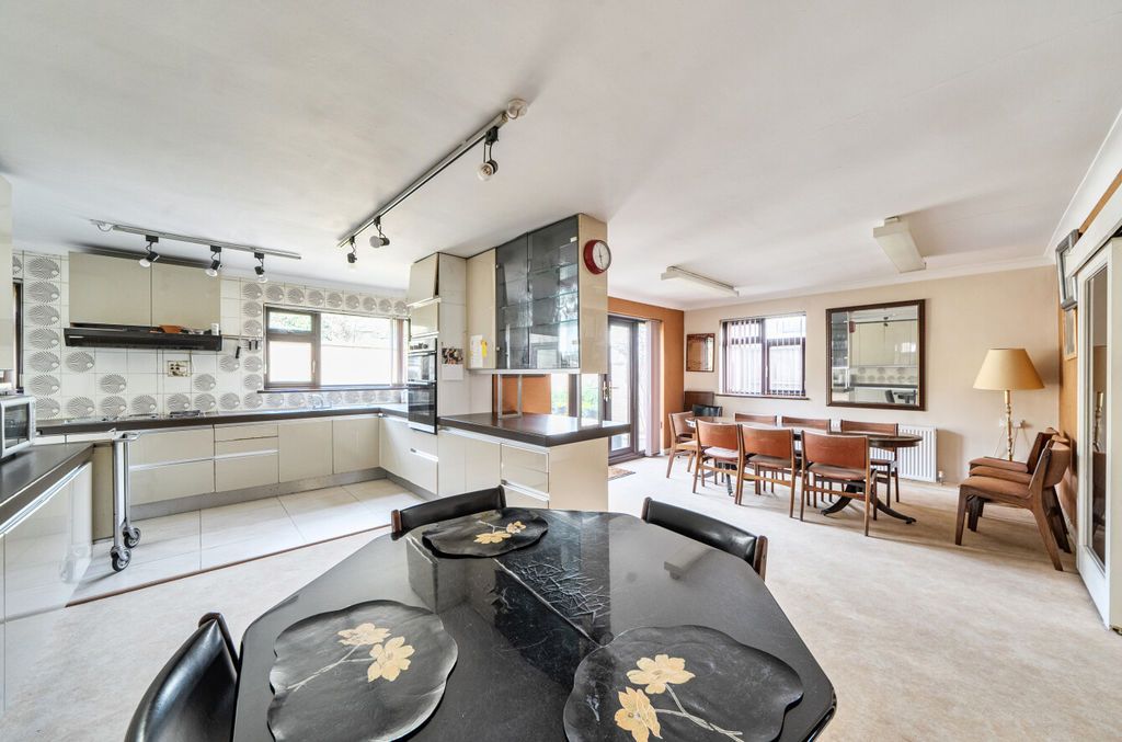 Property photo 2 of 18 Photo 4