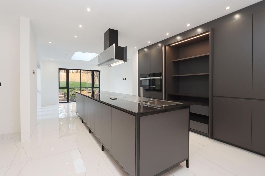 Property photo 1 of 25