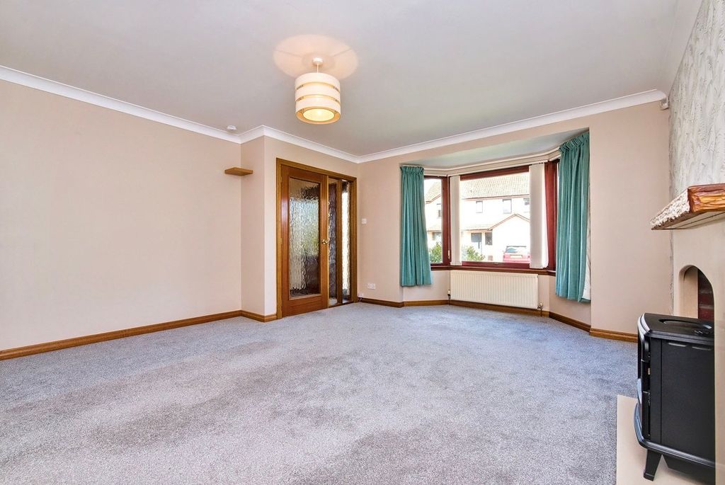 Property photo 2 of 21