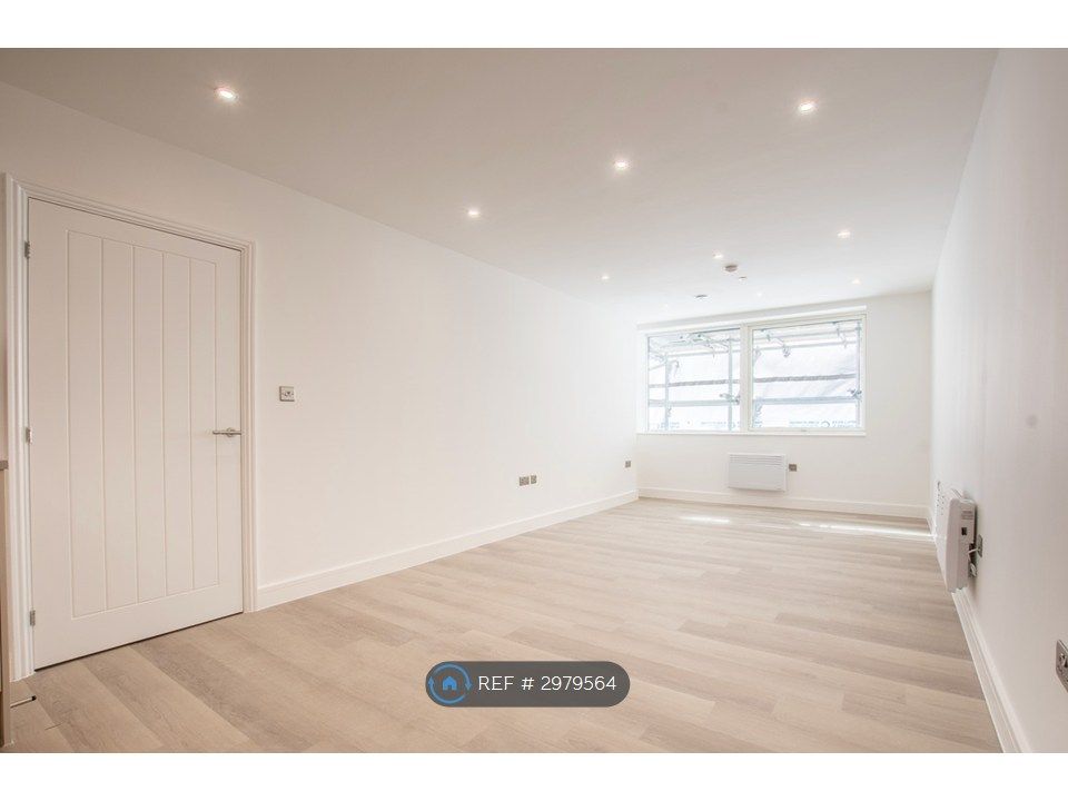 Property photo 2 of 12 Living Space