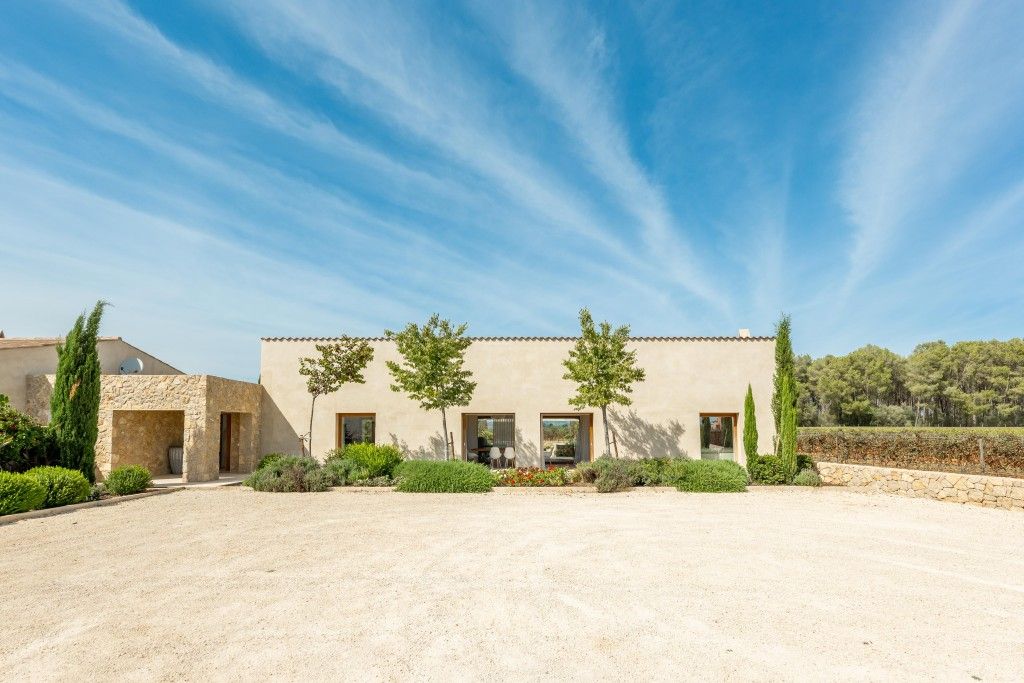 Property photo 2 of 20 Exterior (2)