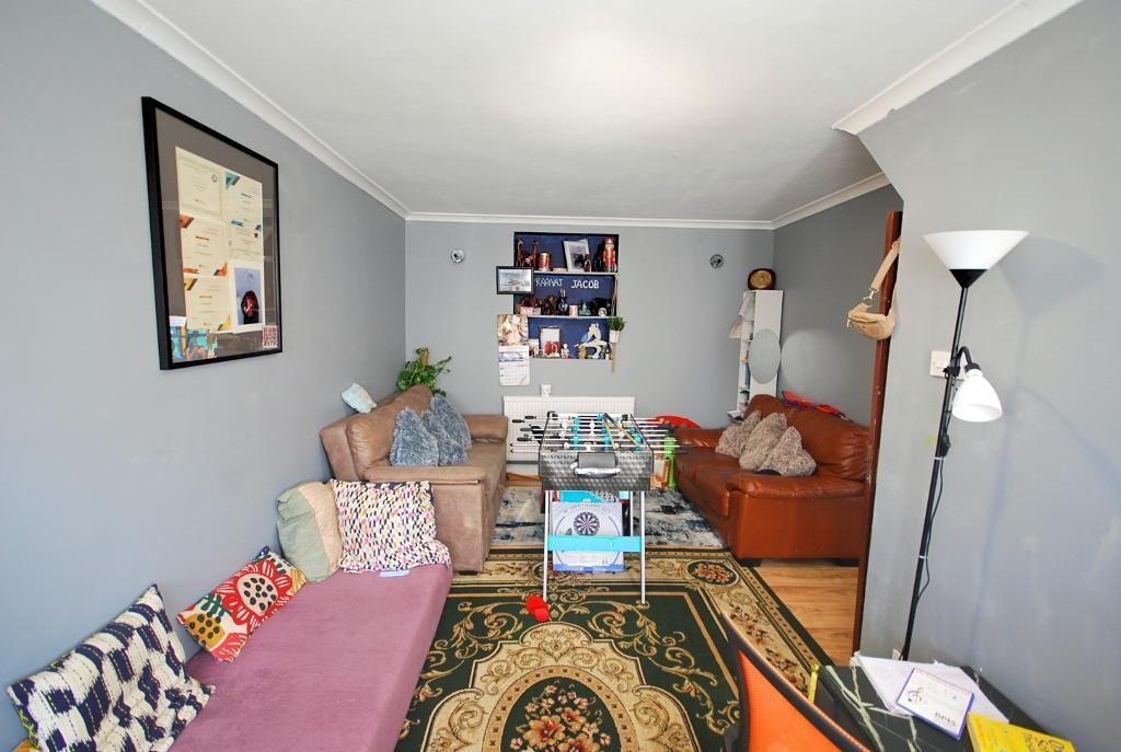 Property photo 2 of 11 Lounge