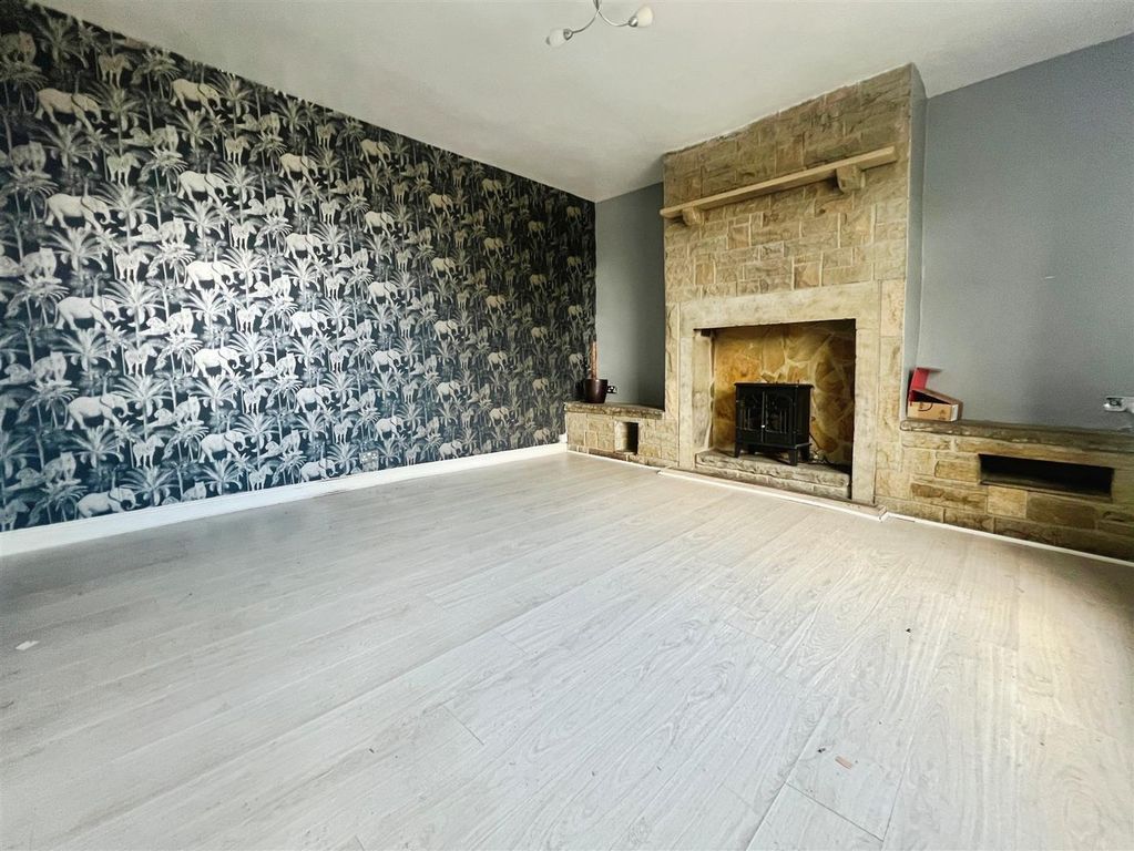 Property photo 2 of 18 Lounge