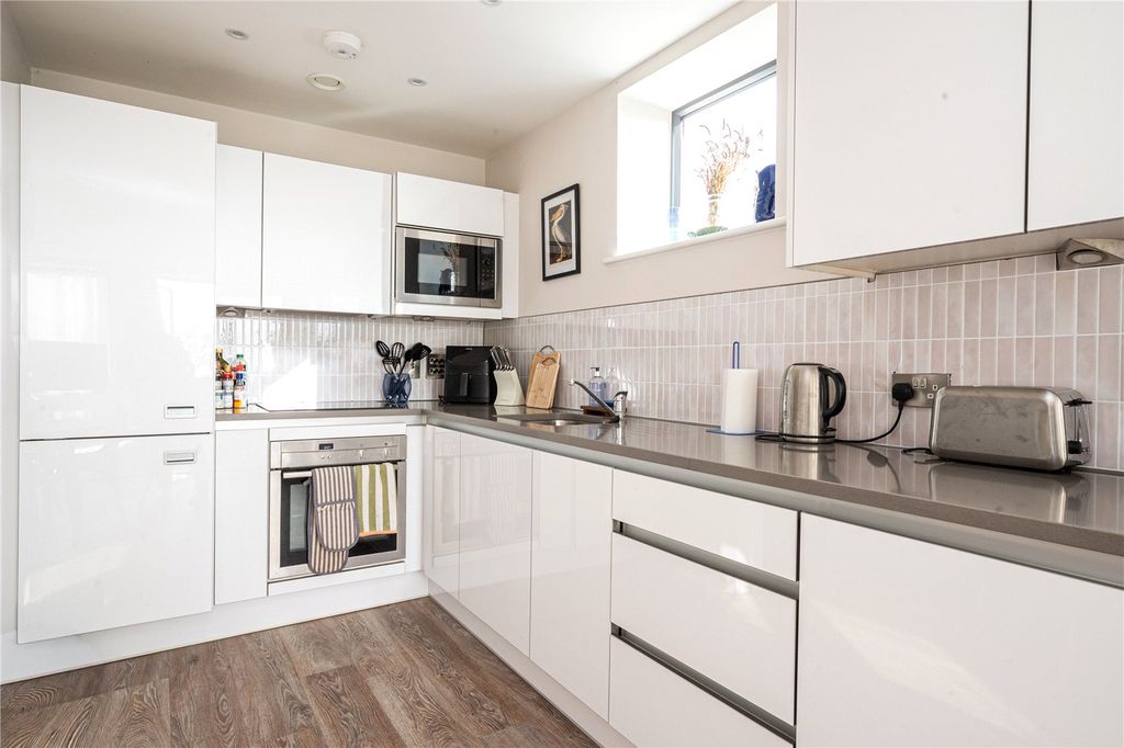 Property photo 2 of 19 Picture No. 12