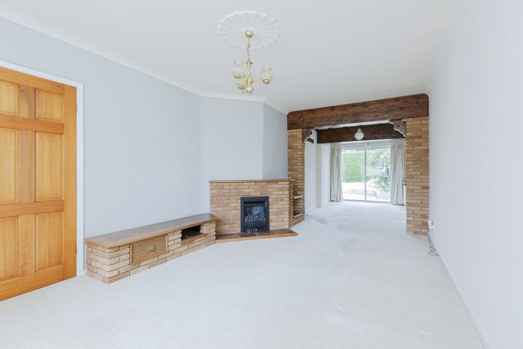 Property photo 2 of 17 Lounge