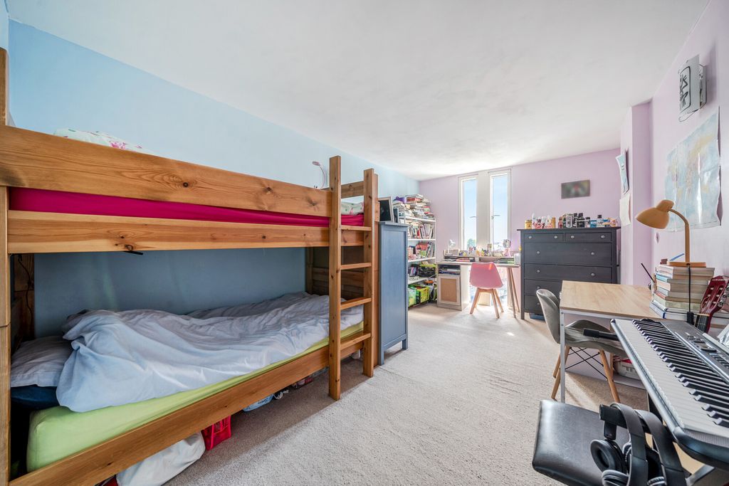 Property photo 2 of 21 1457858-21-6A05Da...